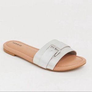 Torrid NWOT 10 wide silver buckle slide sandals
